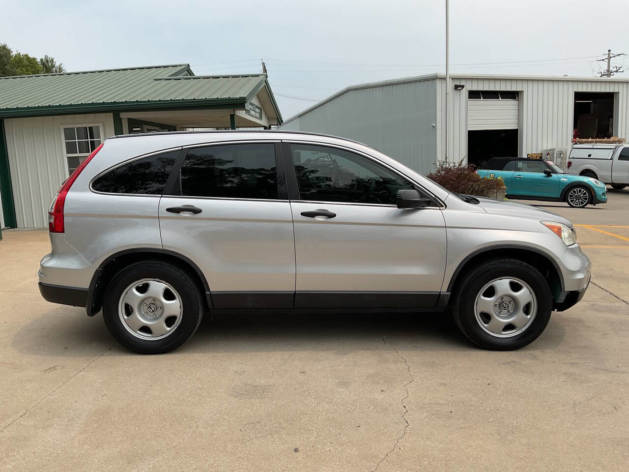 Used 2011 Honda CR-V LX image 2
