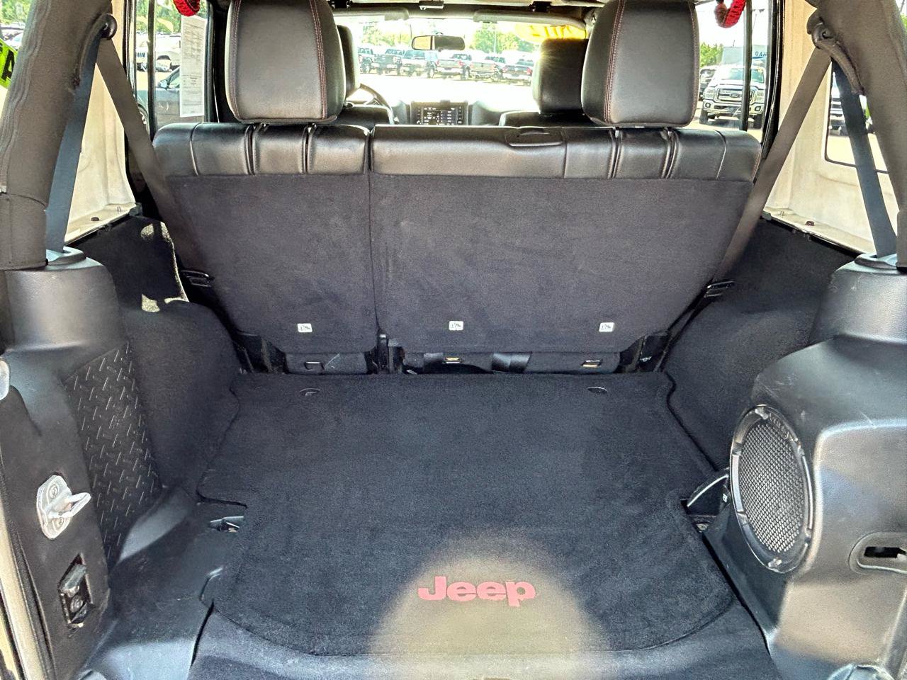 Used 2012 Jeep Wrangler Unlimited Sahara AWD/4WD image 17
