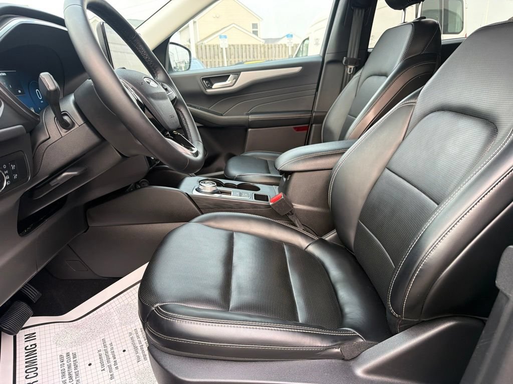 Certified 2024 Ford Escape Platinum AWD/4WD image 27