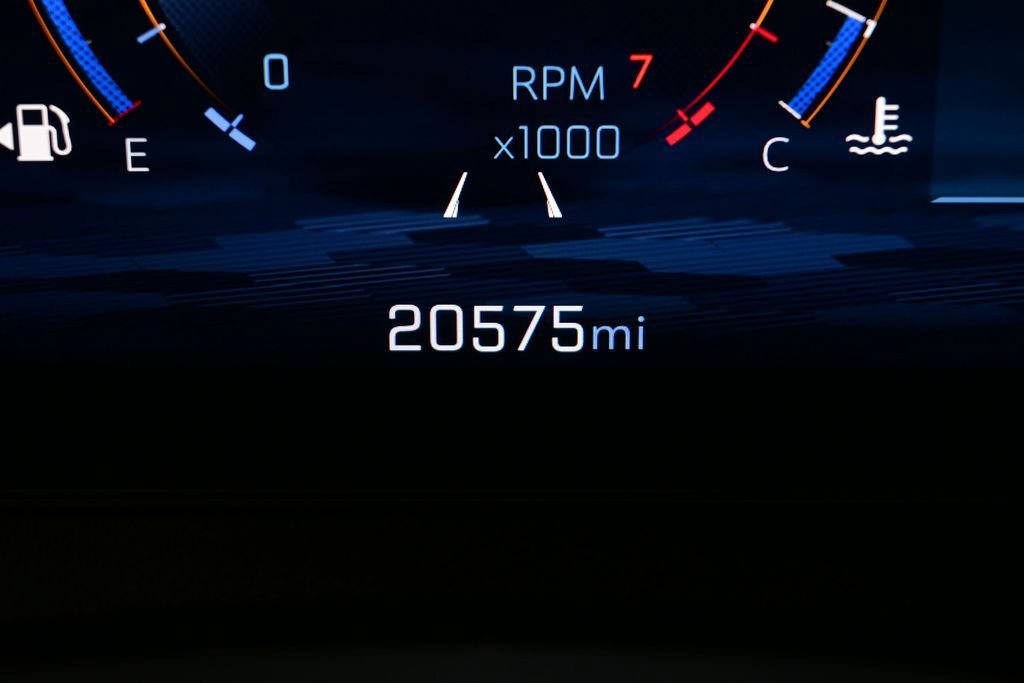 Used 2025 Chevrolet Traverse LT AWD/4WD image 19
