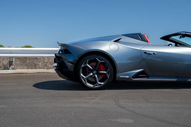 Used 2020 Lamborghini Huracan EVO RWD image 21