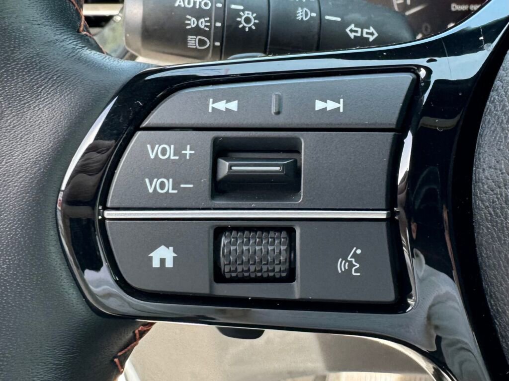 Used 2025 Honda Pilot TrailSport image 27