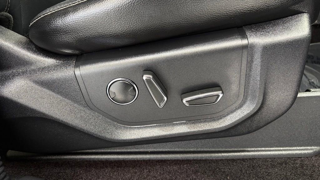 Used 2015 Ford F150 Lariat w/ Equipment Group 502A Luxury AWD/4WD image 20