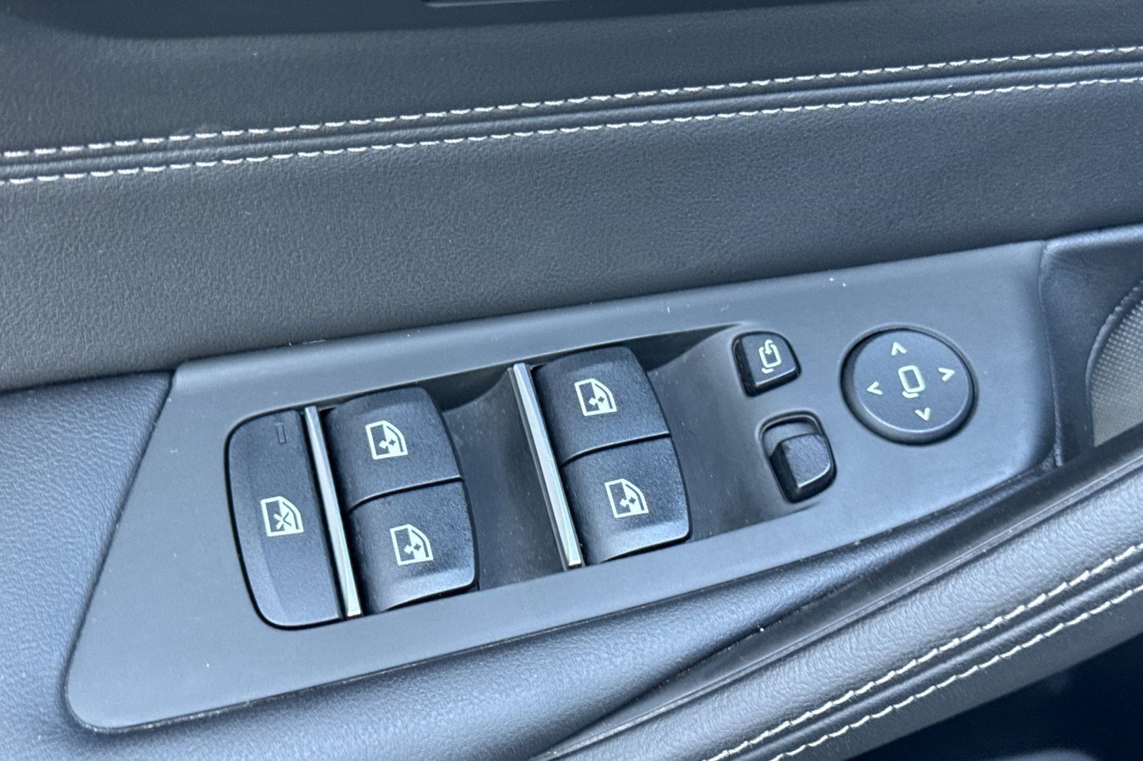 Certified 2023 BMW M550i xDrive image 13