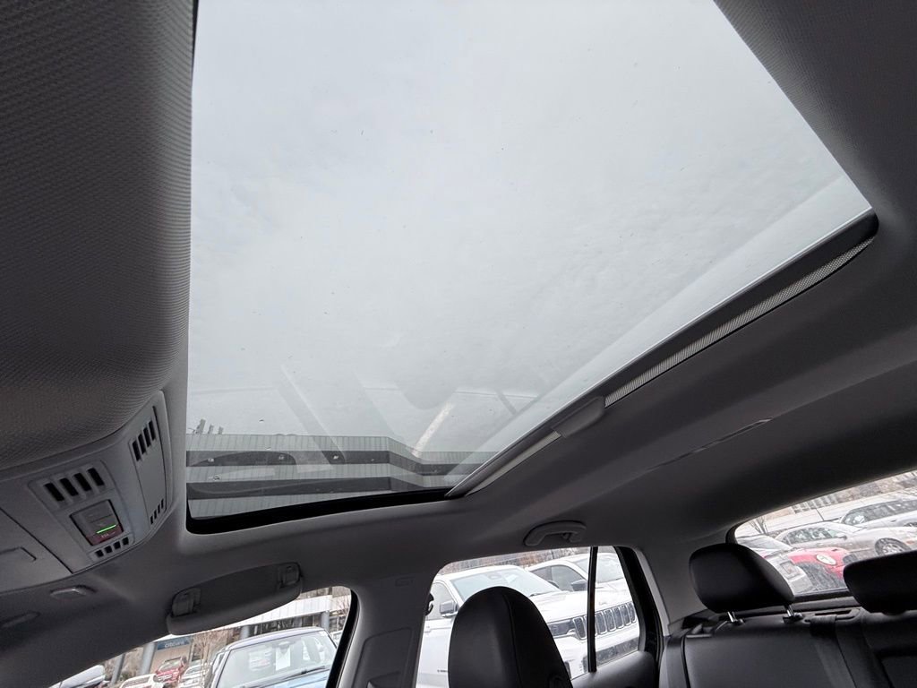 Used 2021 Volkswagen Golf 4-Door image 17