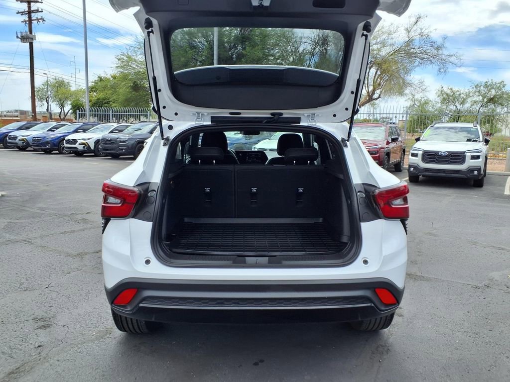 Used 2024 Chevrolet Trax RS FWD image 15