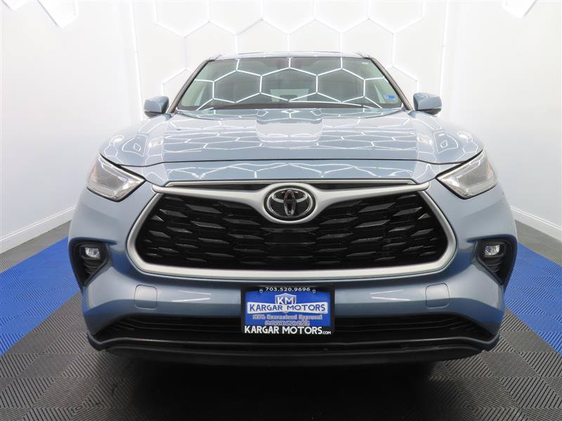 Used 2023 Toyota Highlander XLE FWD image 3