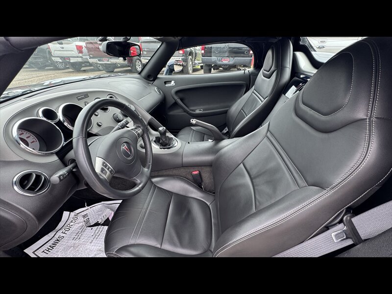 Used 2006 Pontiac Solstice Convertible w/ Premium Package RWD image 8