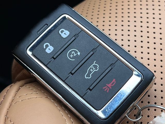 Used 2025 Jeep Grand Cherokee Summit AWD/4WD image 35