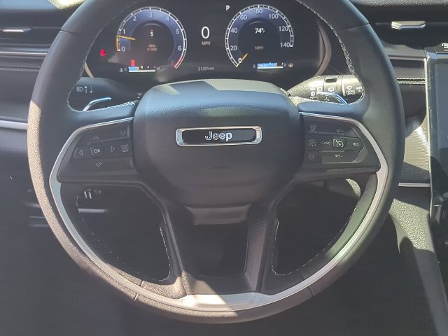 Used 2024 Jeep Grand Cherokee Altitude AWD/4WD image 8