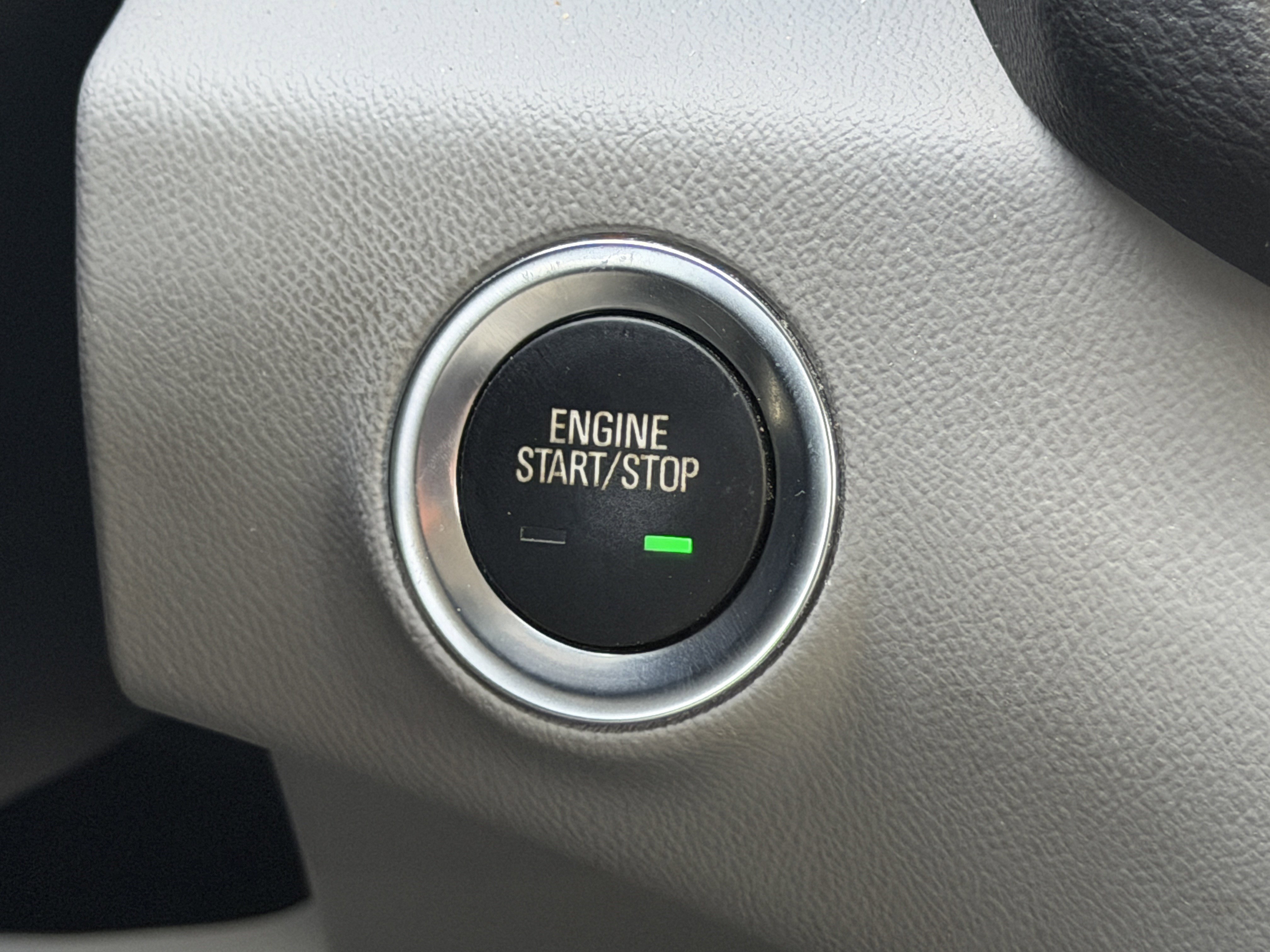 Used 2023 GMC Terrain SLT image 13