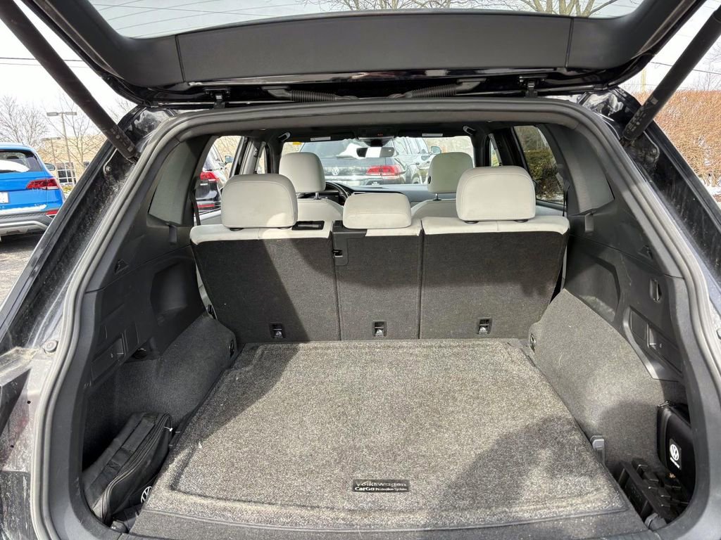Used 2022 Volkswagen Tiguan SE R-Line image 9