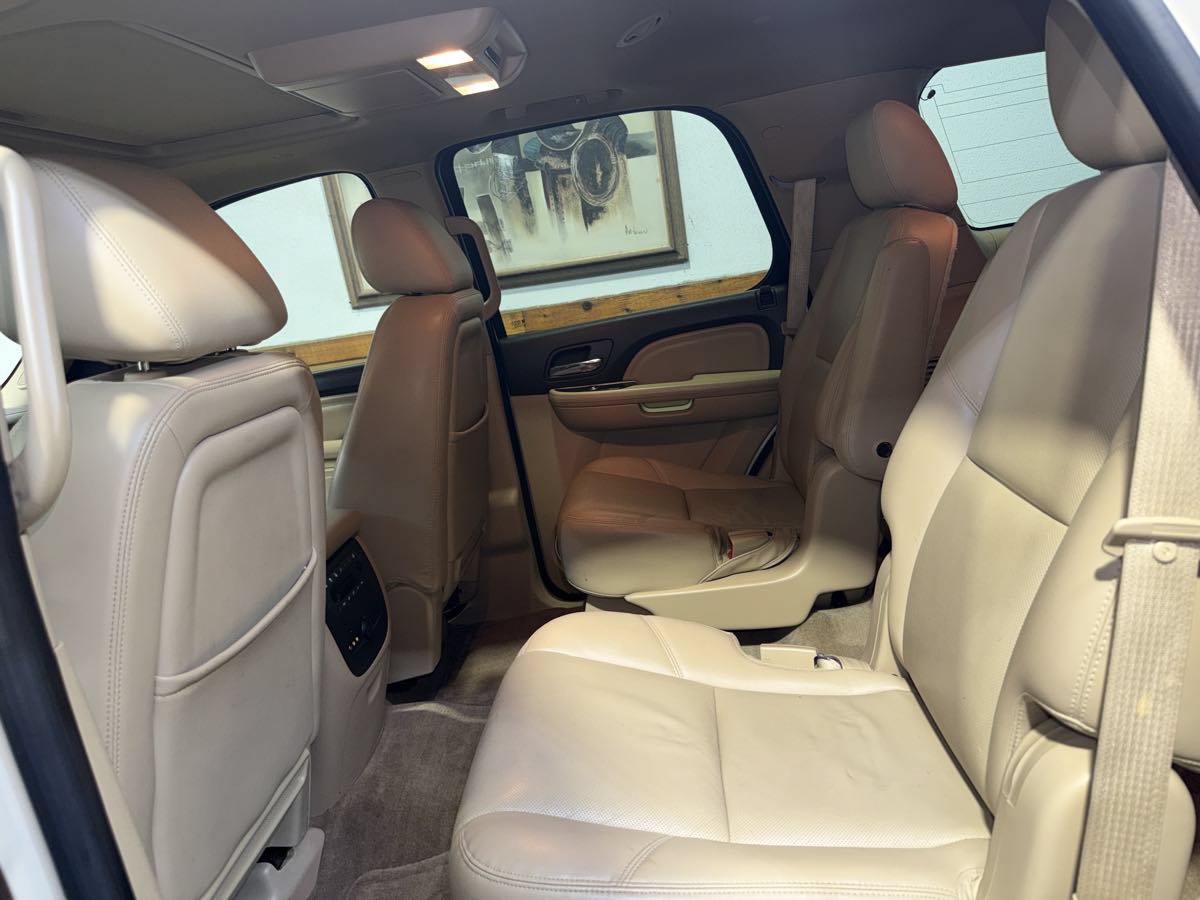 Used 2014 GMC Yukon Denali RWD image 25