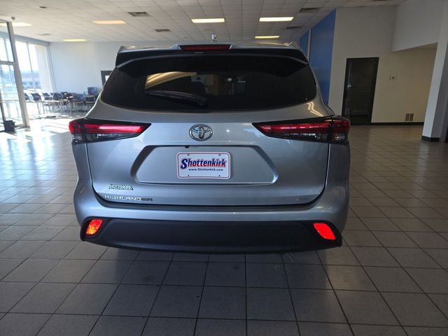 Used 2022 Toyota Highlander XLE image 7
