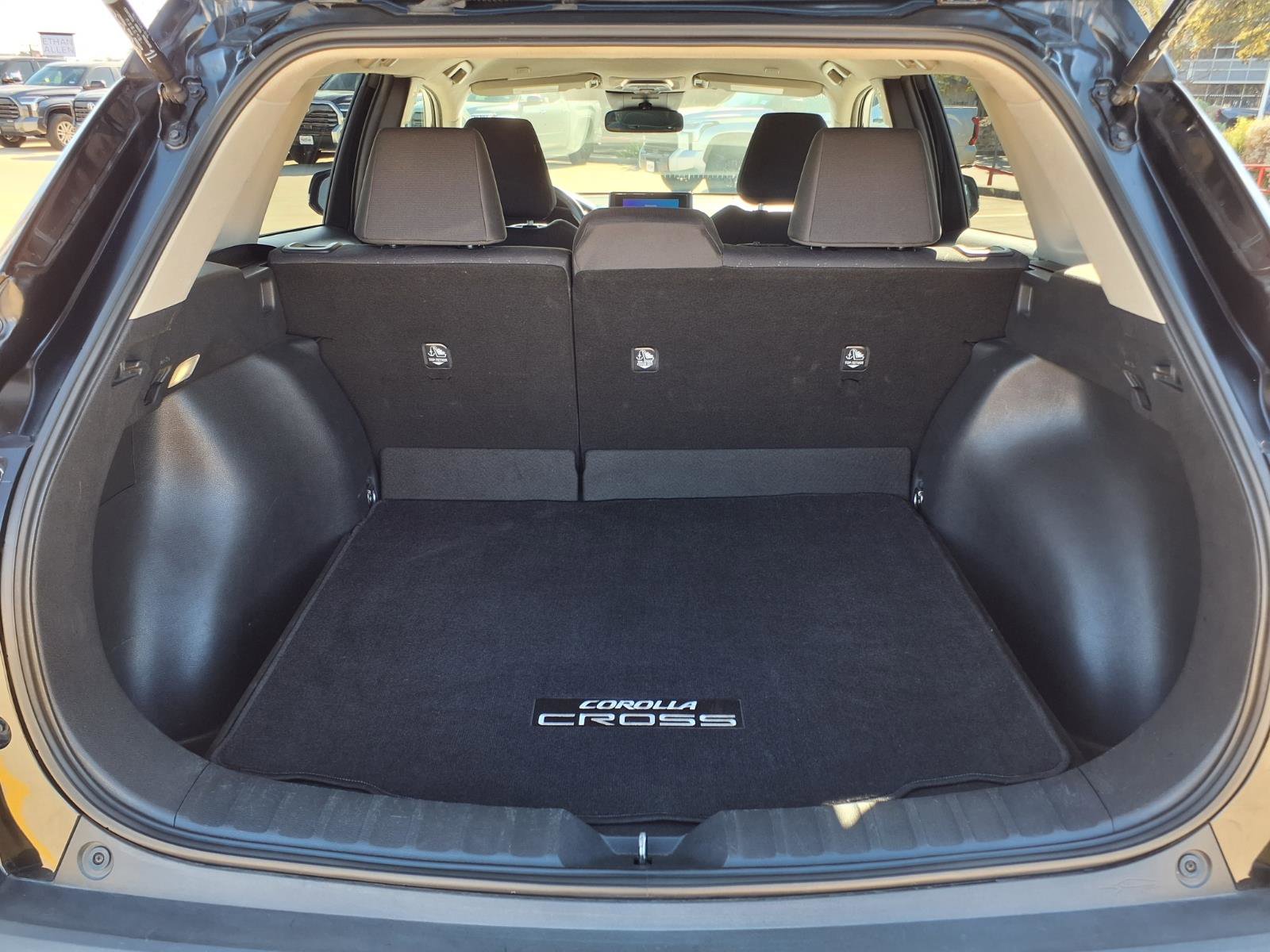 Used 2024 Toyota Corolla Cross LE image 11
