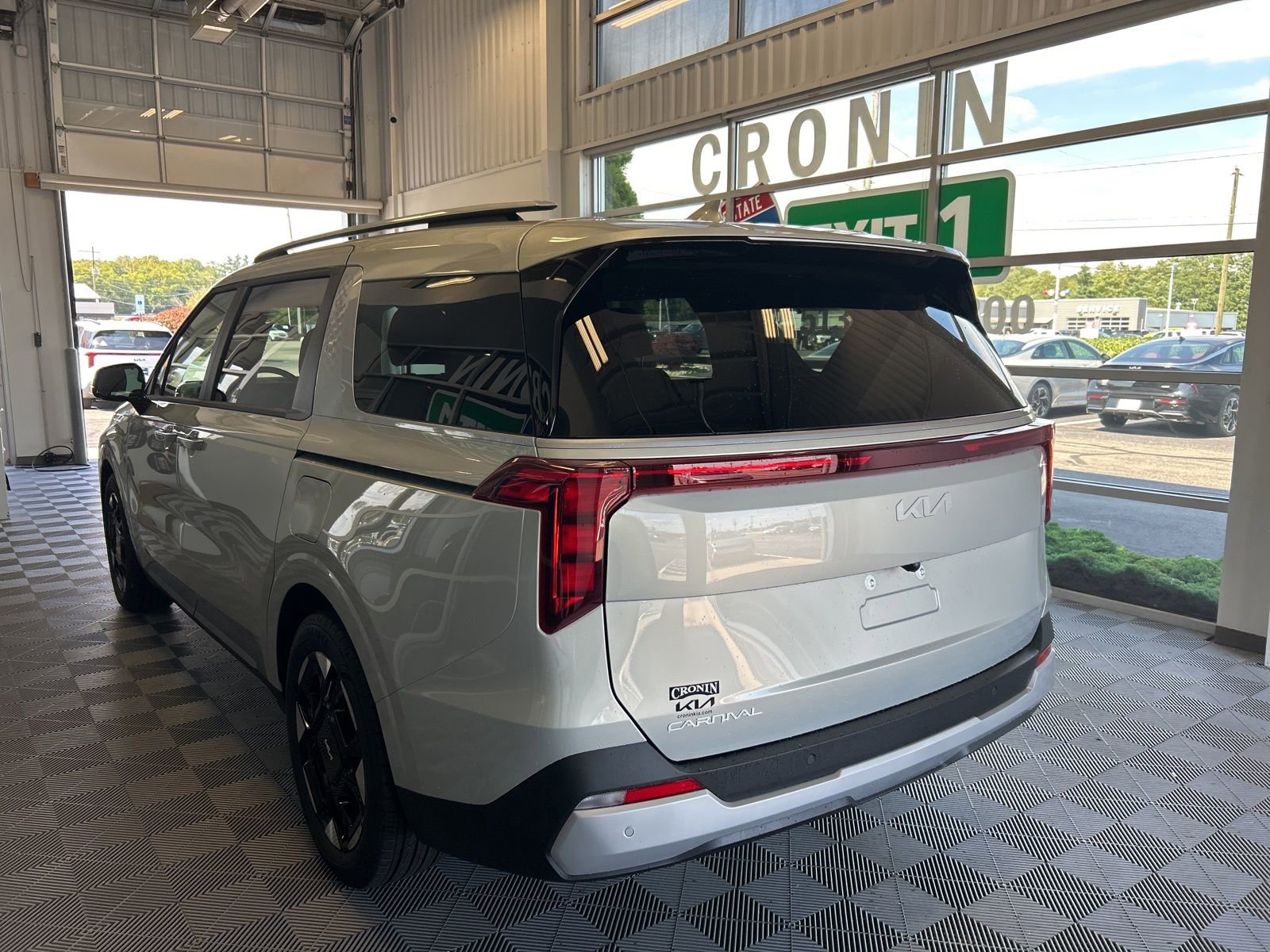 New 2026 Kia Carnival EX image 4