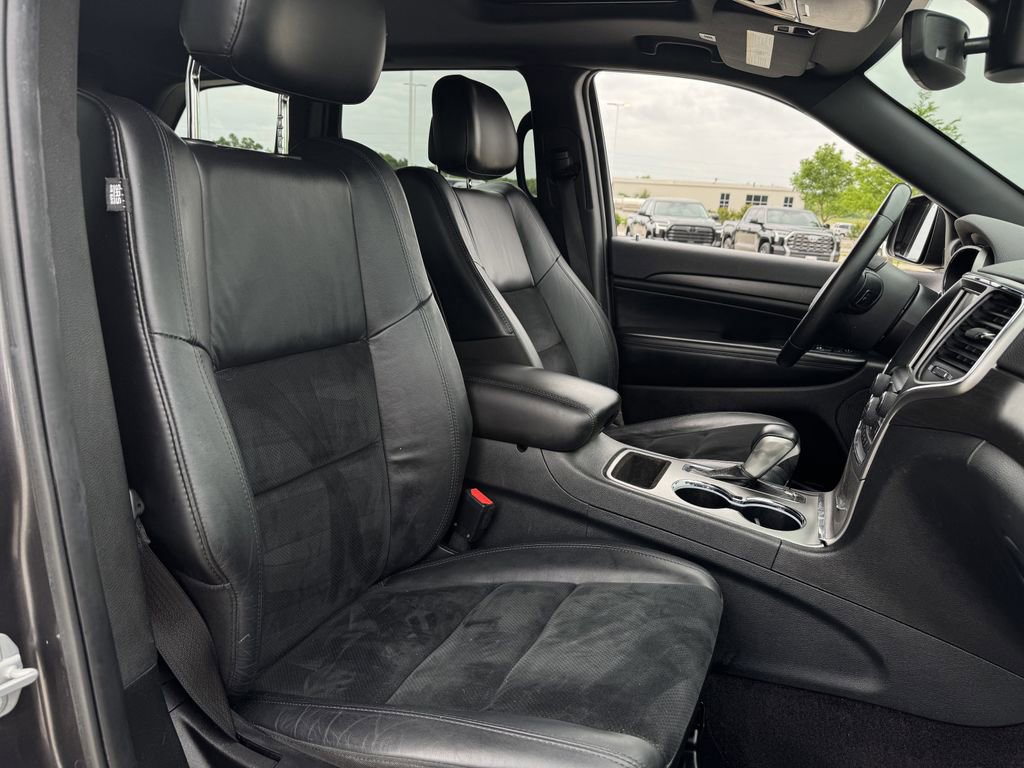 Used 2018 Jeep Grand Cherokee Altitude RWD image 25