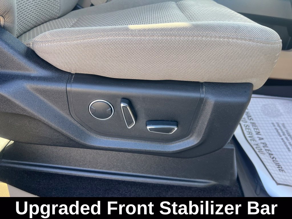 Used 2018 Ford F150 XLT w/ Equipment Group 302A Luxury AWD/4WD image 13
