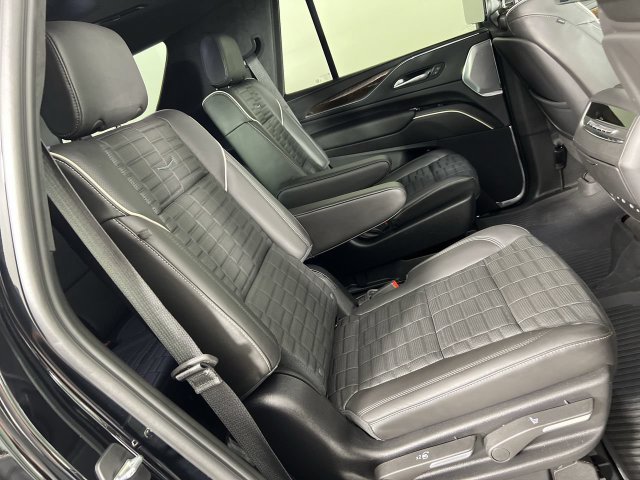 Certified 2024 Cadillac Escalade Sport Platinum w/ LPO, ONYX Package AWD/4WD image 28