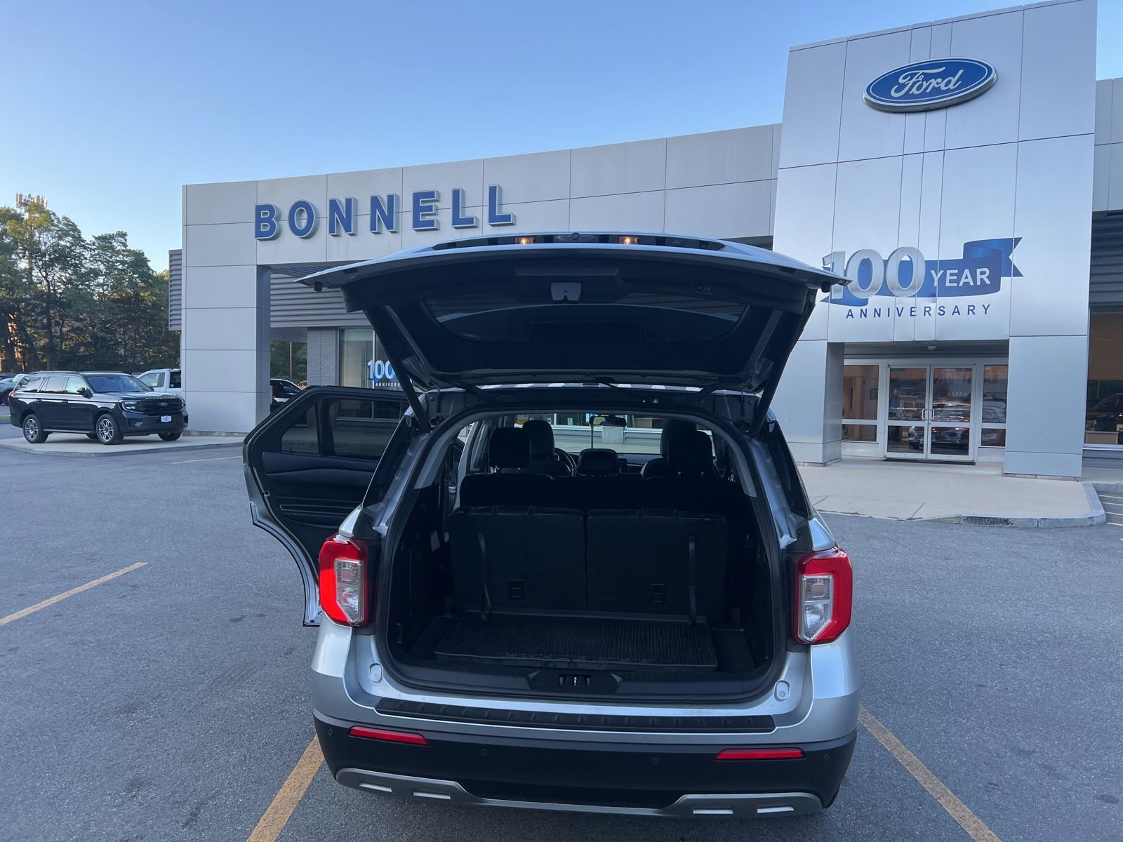 Used 2022 Ford Explorer XLT w/ Equipment Group 202A image 10