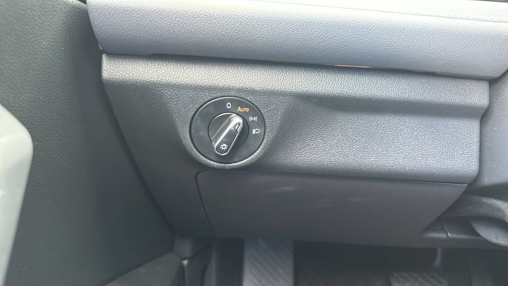 Certified 2025 Volkswagen Jetta SEL FWD image 28
