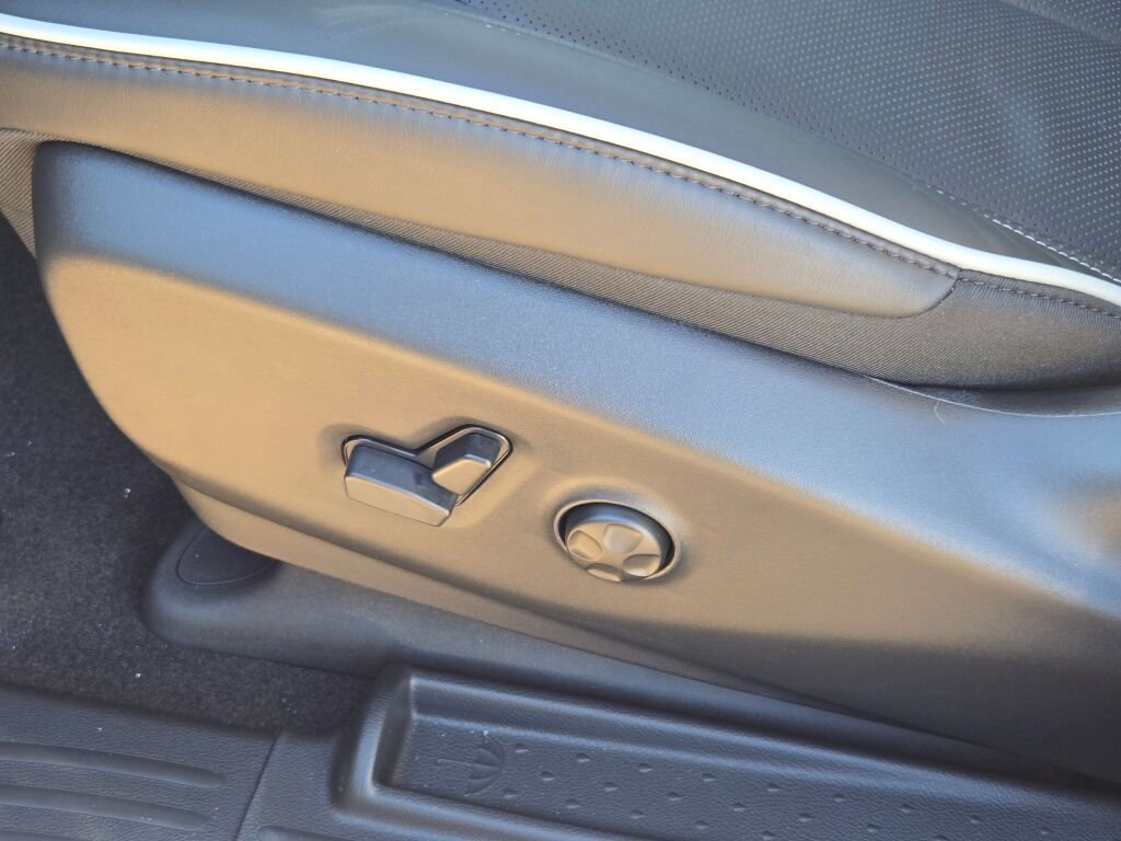 New 2026 Chrysler Pacifica Limited w/ S Appearance Package image 24