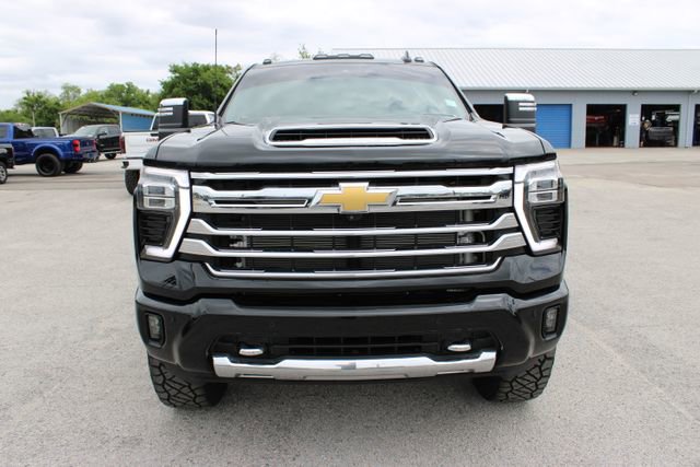 Used 2025 Chevrolet Silverado 3500 High Country w/ Technology Package image 2
