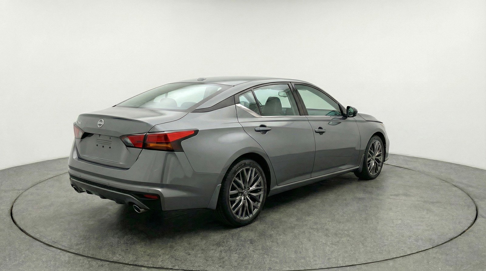 Used 2025 Nissan Altima 2.5 SV FWD image 9