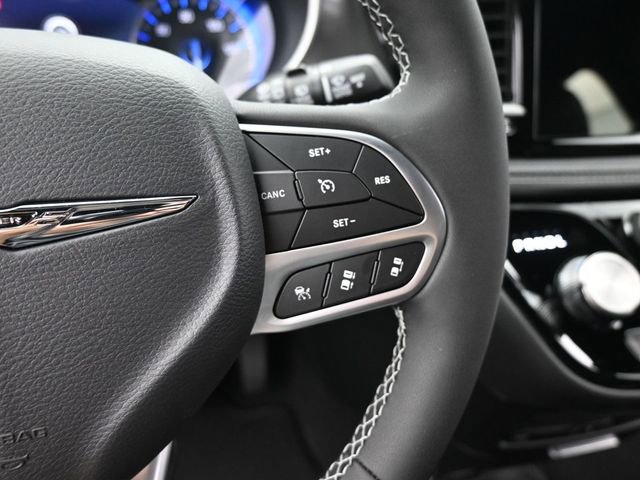 New 2025 Chrysler Pacifica Select w/ Uconnect Theater Family Group AWD/4WD image 32