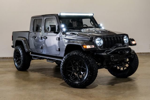 Used 2025 Jeep Gladiator Sport image 6