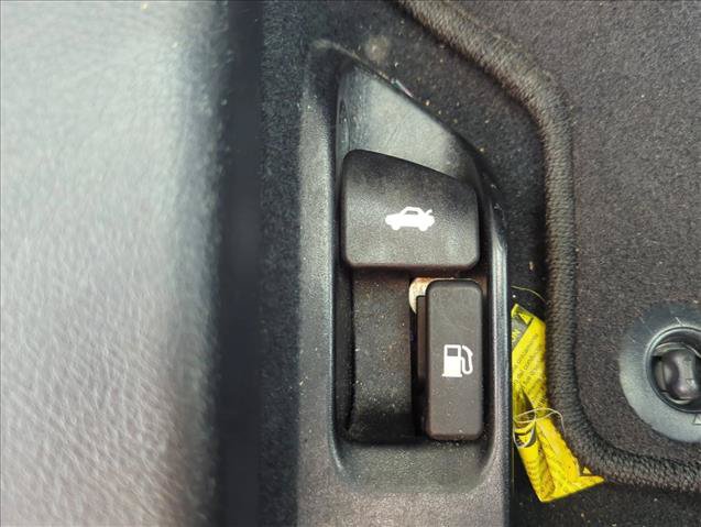 Used 2016 Toyota Camry SE FWD image 11