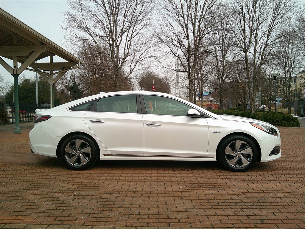 Used 2017 Hyundai Sonata Plug-In Hybrid FWD image 4