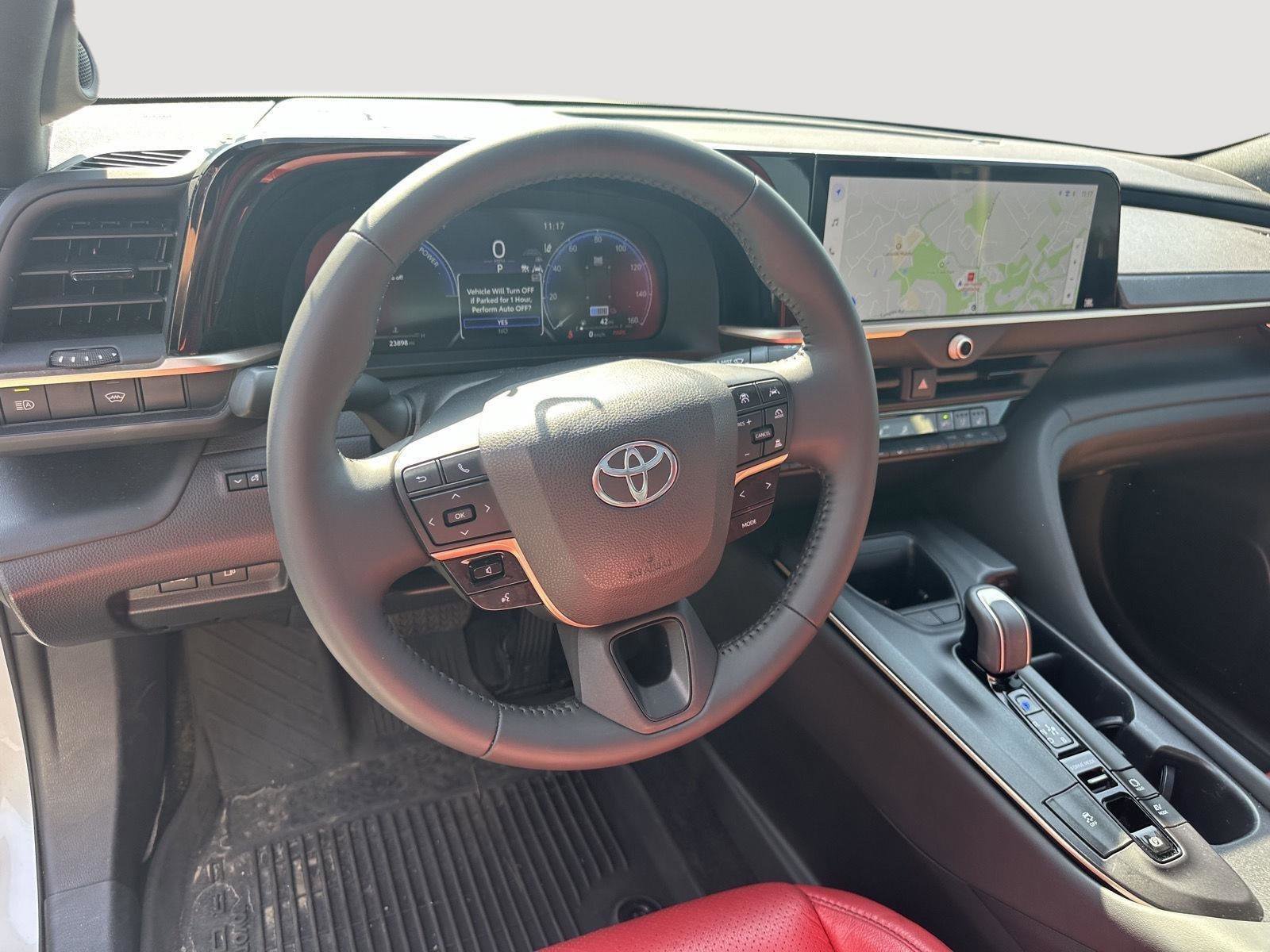 Used 2023 Toyota Crown Limited image 10