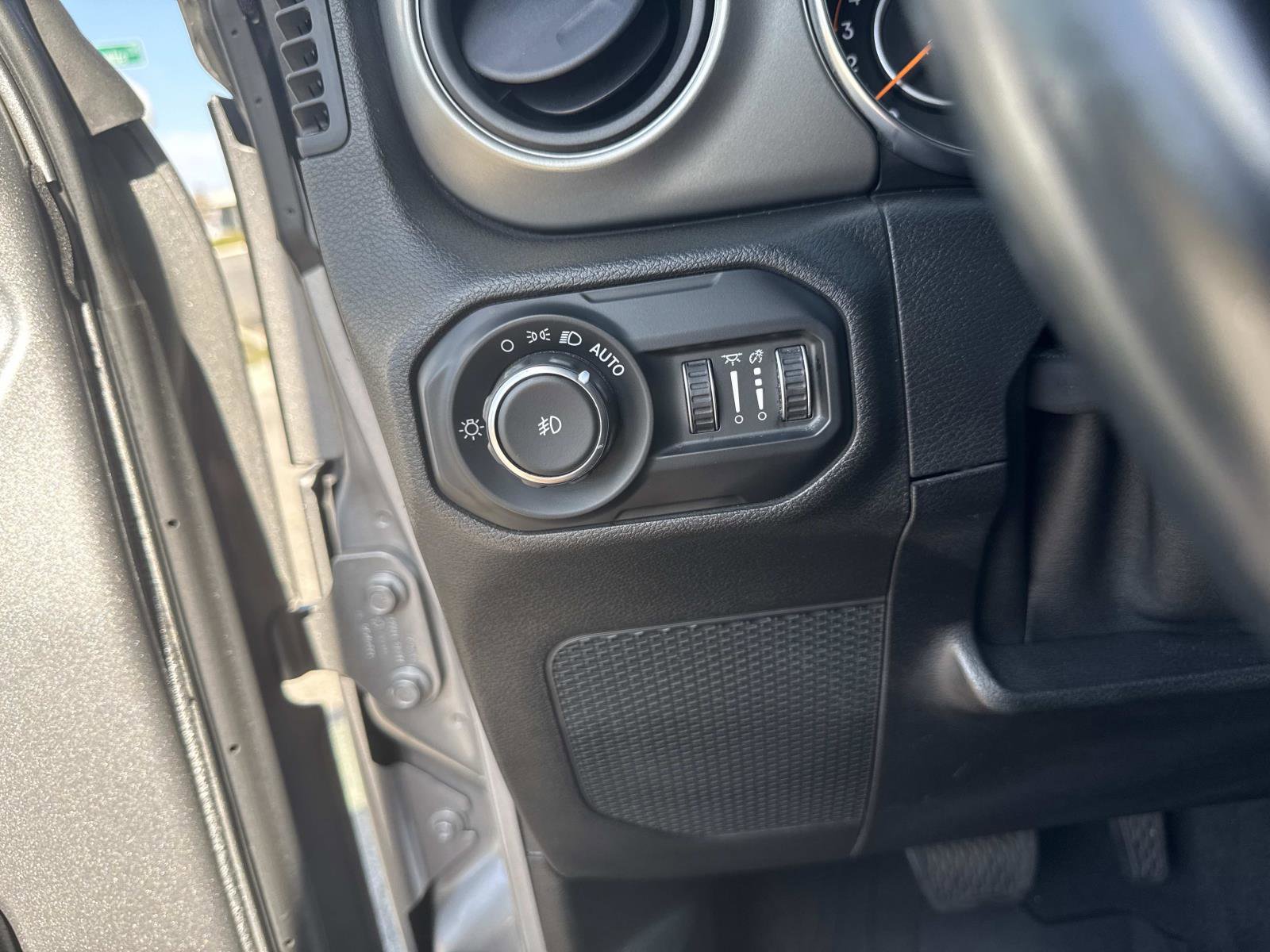 Used 2021 Jeep Wrangler Unlimited Sport image 32