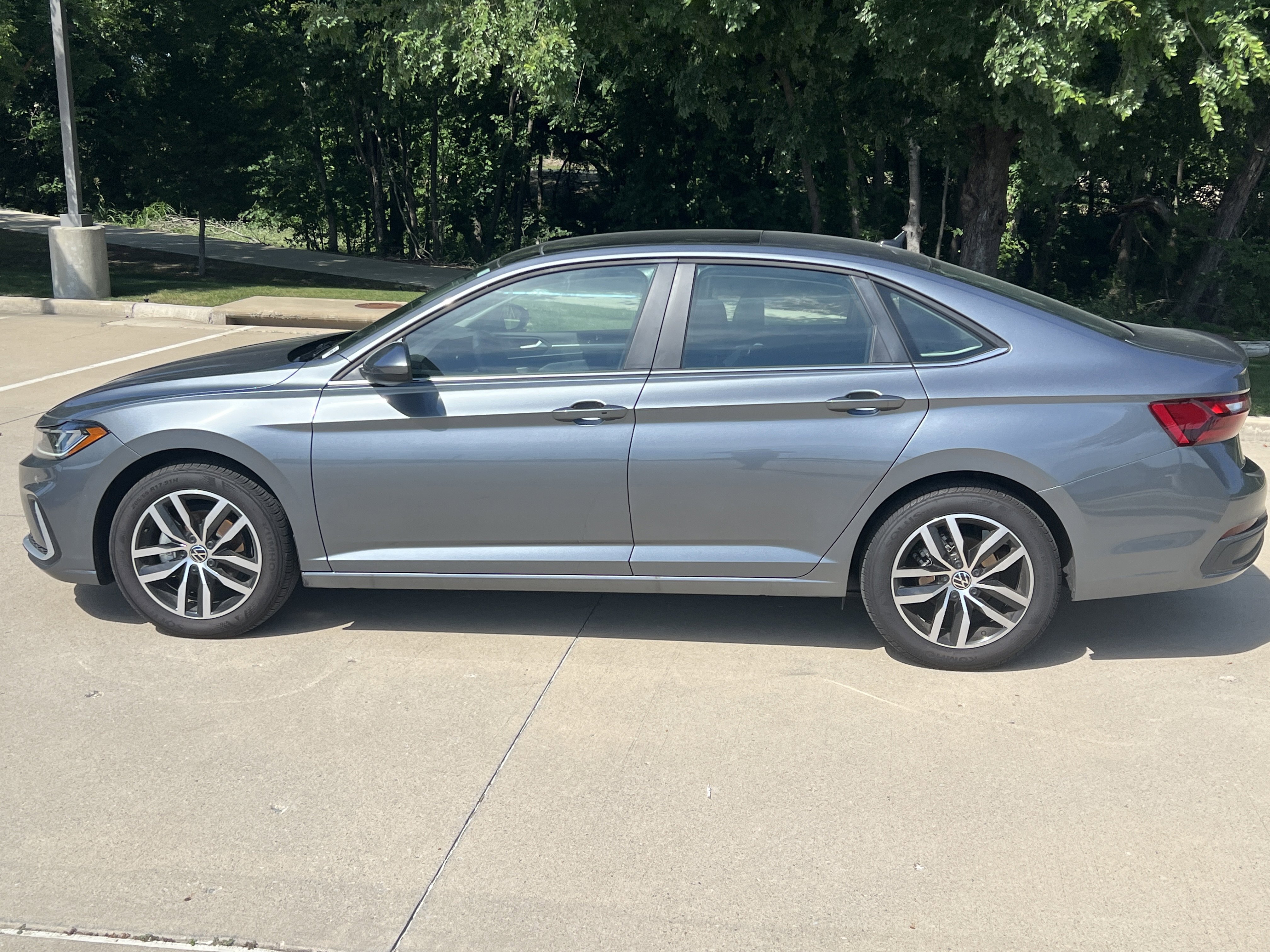 Used 2025 Volkswagen Jetta SE w/ Sunroof Package FWD image 7