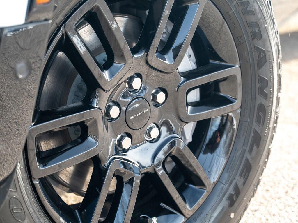 New 2026 Land Rover Defender 110 X-Dynamic SE image 9