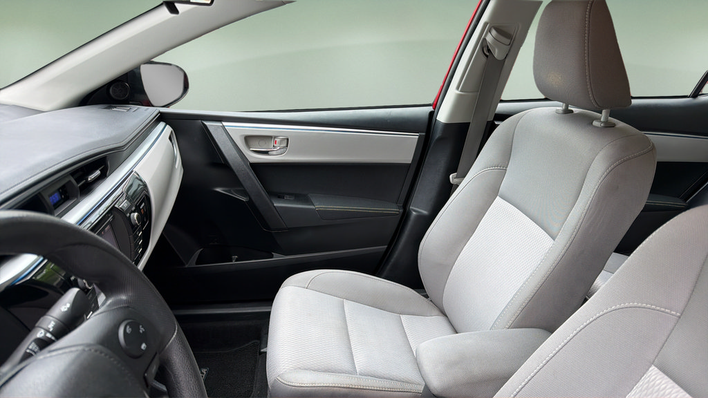 Used 2014 Toyota Corolla LE w/ Body Protection Package FWD image 12