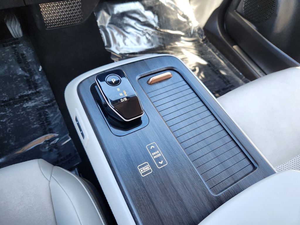 Used 2024 Nissan Ariya AWD image 25