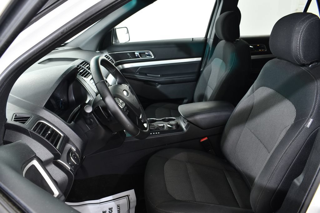 Used 2017 Ford Explorer XLT AWD/4WD image 6