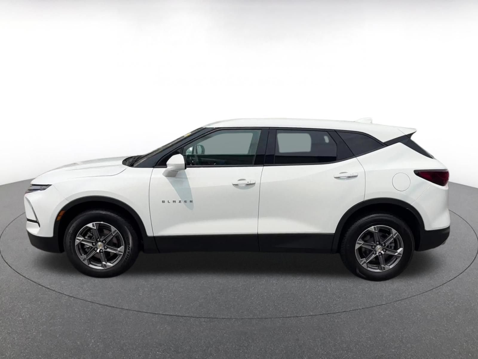 Used 2025 Chevrolet Blazer LT FWD image 8
