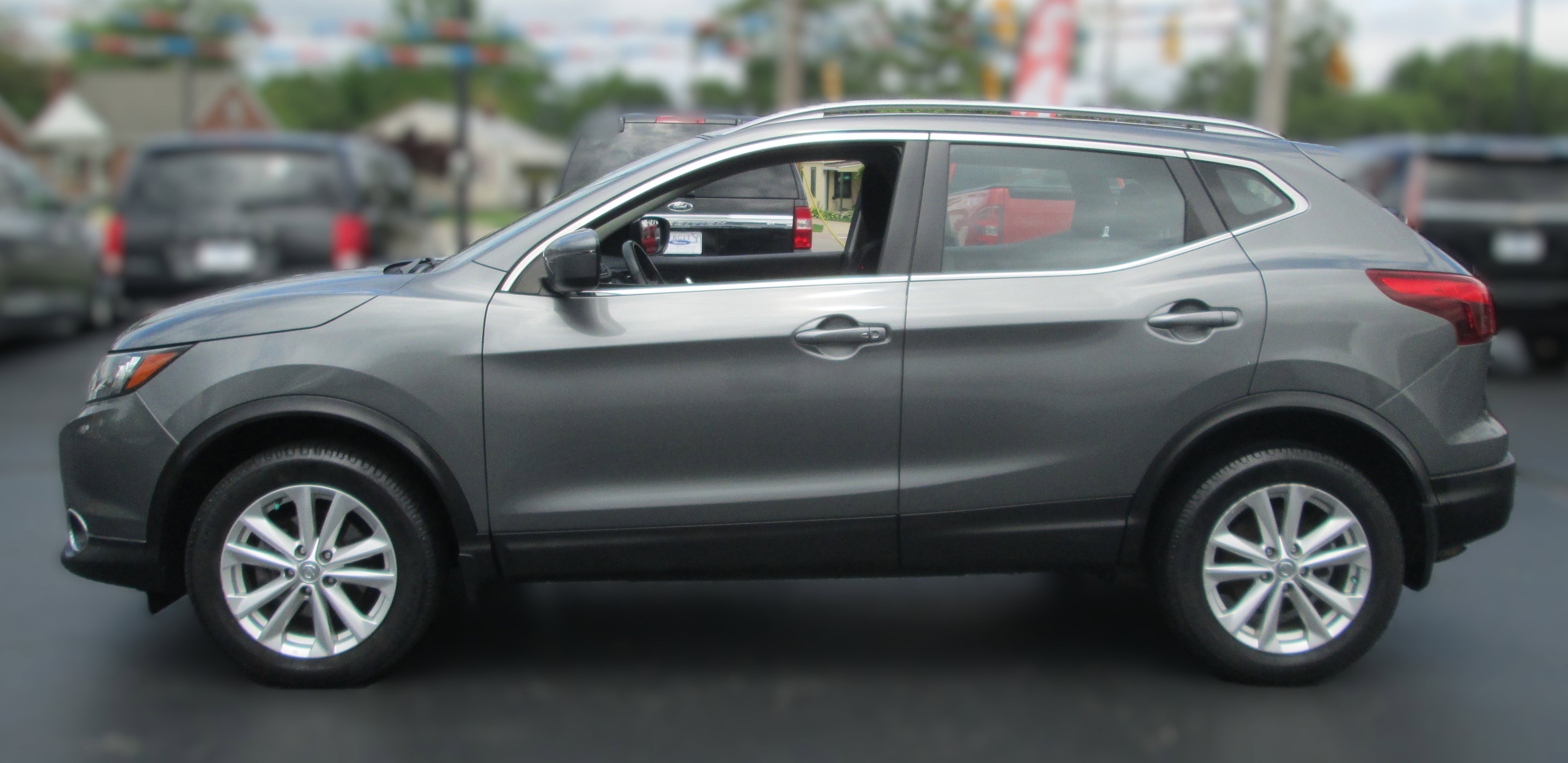 Used 2018 Nissan Rogue Sport SV w/ SV All-Weather Package AWD/4WD image 5