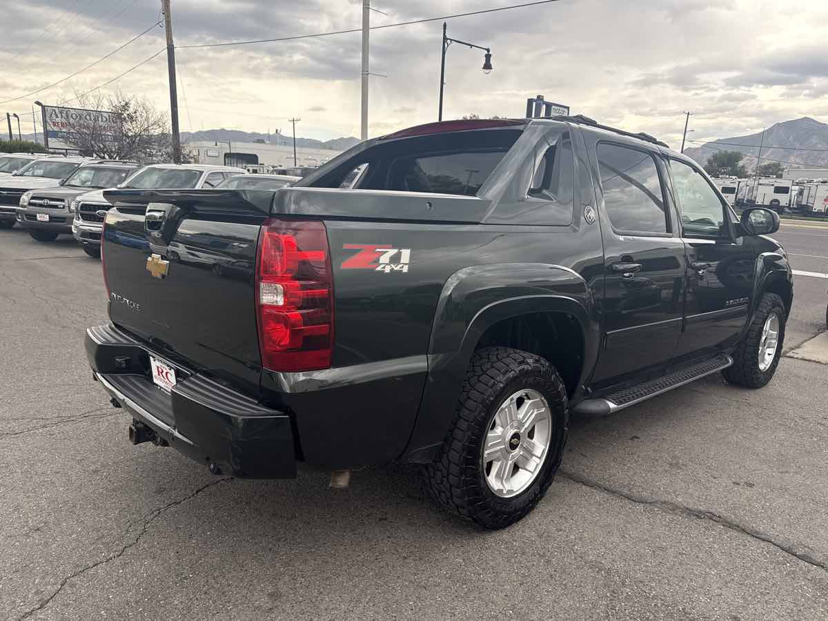 Used 2013 Chevrolet Avalanche LT w/ Suspension Package, Off-Road AWD/4WD image 6