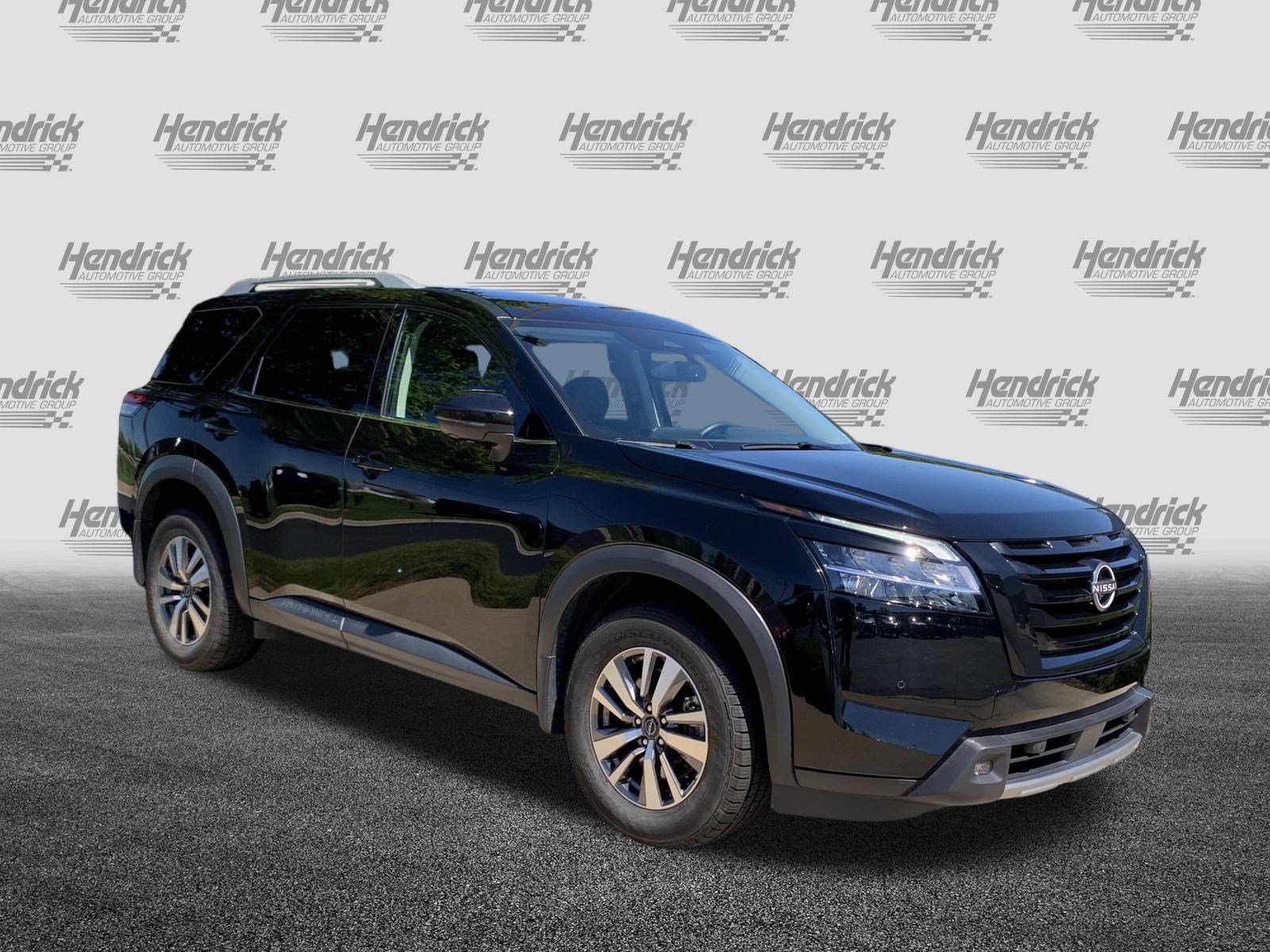 Used 2022 Nissan Pathfinder SL w/ Lighting Package (N92) AWD/4WD image 2