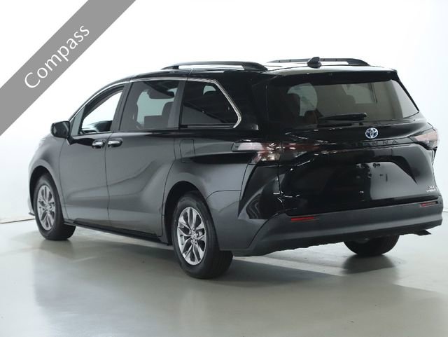 Used 2024 Toyota Sienna XLE image 12