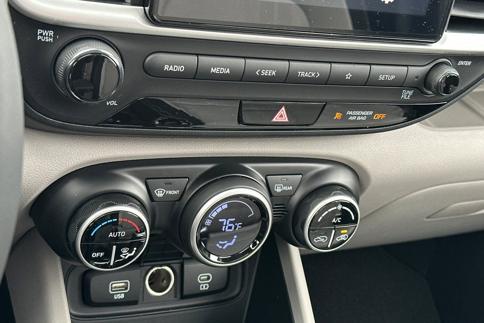 New 2025 Hyundai Venue SEL image 19