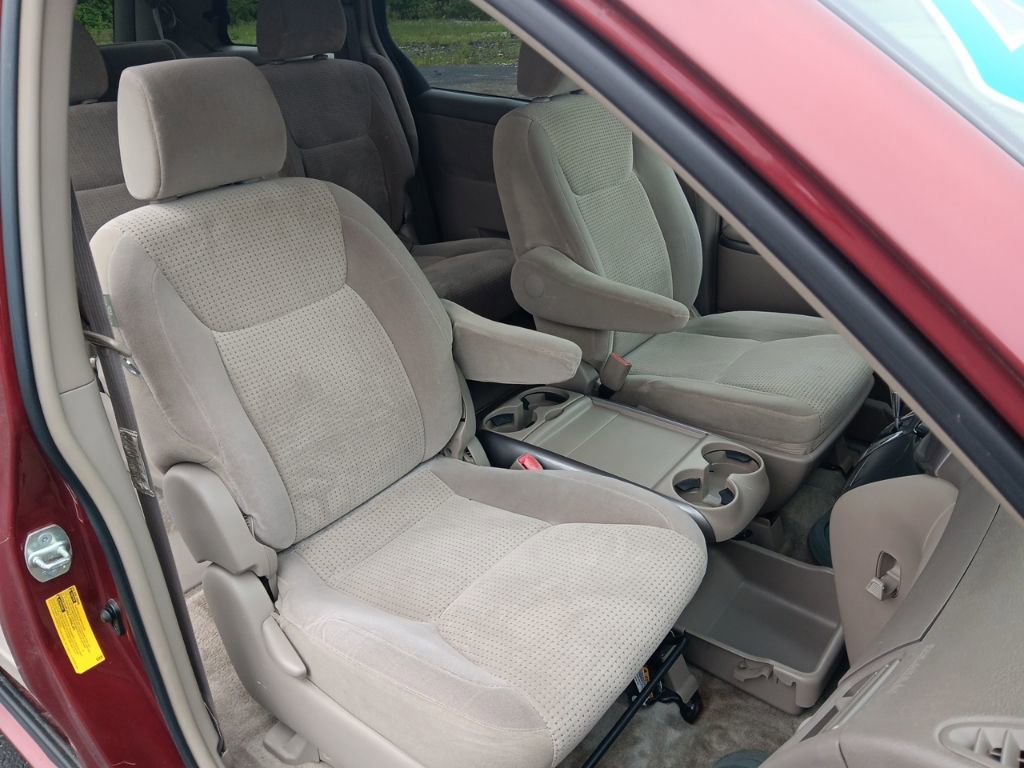 Used 2008 Toyota Sienna CE FWD image 32
