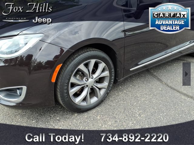 Used 2019 Chrysler Pacifica Limited w/ Tire & Wheel Group FWD image 5
