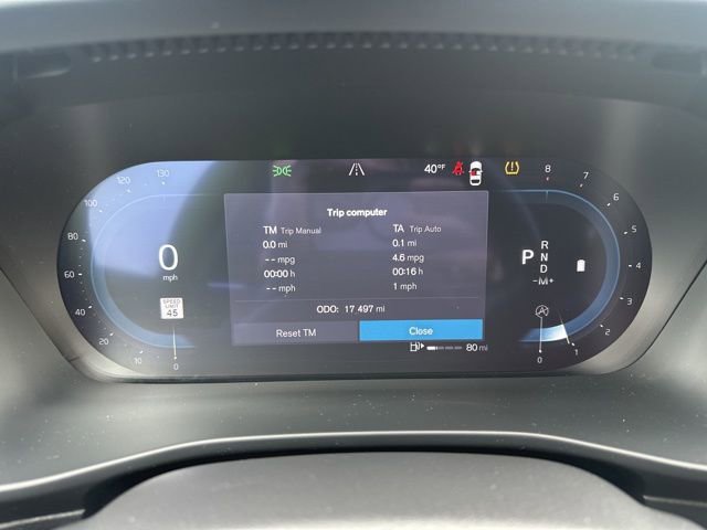 Certified 2025 Volvo XC40 B5 Core image 23