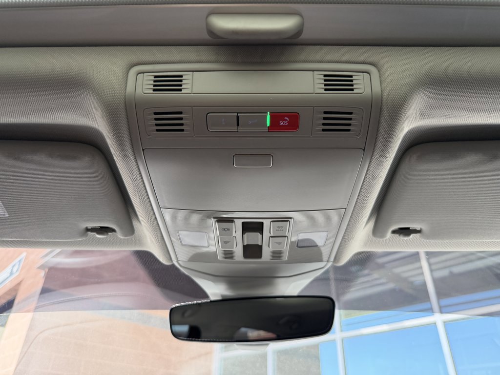 Used 2024 Volkswagen Jetta SE w/ Panoramic Sunroof Package image 25