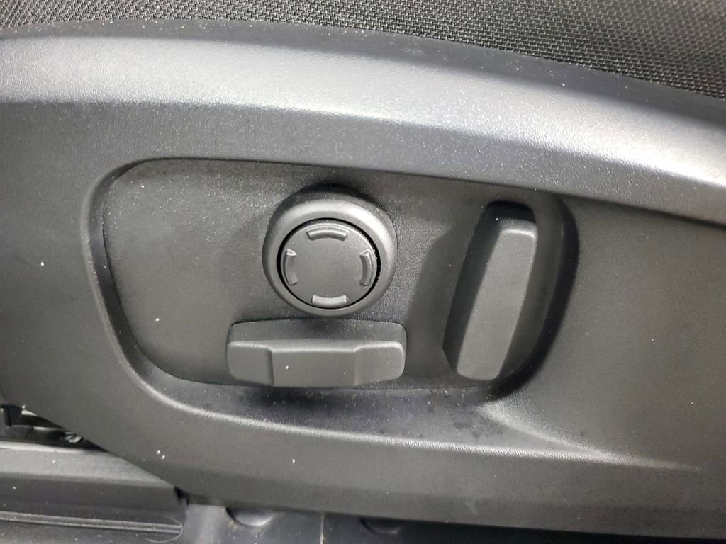 Used 2025 Land Rover Defender 110 S image 19